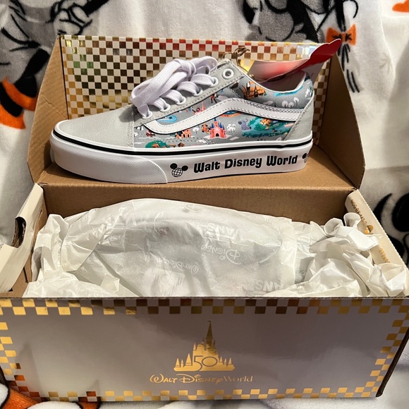 NWT never worn. I bought the wrong size. Thought they were a  Mens 5.5. NOPE! :( - Picture 2 of 6